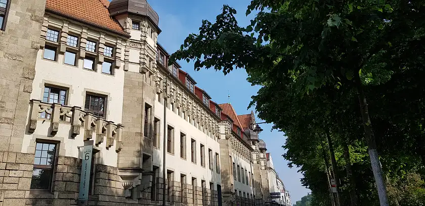 Außenansicht des ehemaligen Polizeihauses am Wall